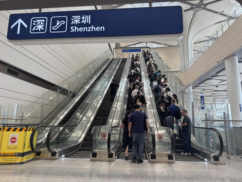 是次測試有超過1000名參與者模擬進出口岸的情況,他們先由公共運輸交匯處前往離境大堂,再轉往入境大堂,最後返回公共運輸交匯處。 是次測試有超過1000名參與者模擬進出口岸的情況,他們先由公共運輸交匯處前往離境大堂,再轉往入境大堂,最後返回公共運輸交匯處。