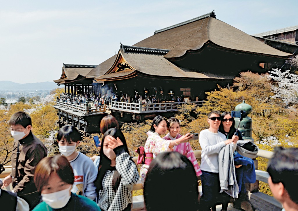 京都清水寺的遊客。