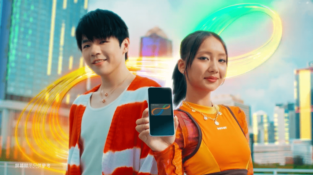 Ian及Marf與在場人士一同觀賞二人全新合作的跳唱主題曲《OOTD》及廣告影片。 Ian及Marf與在場人士一同觀賞二人全新合作的跳唱主題曲《OOTD》及廣告影片。