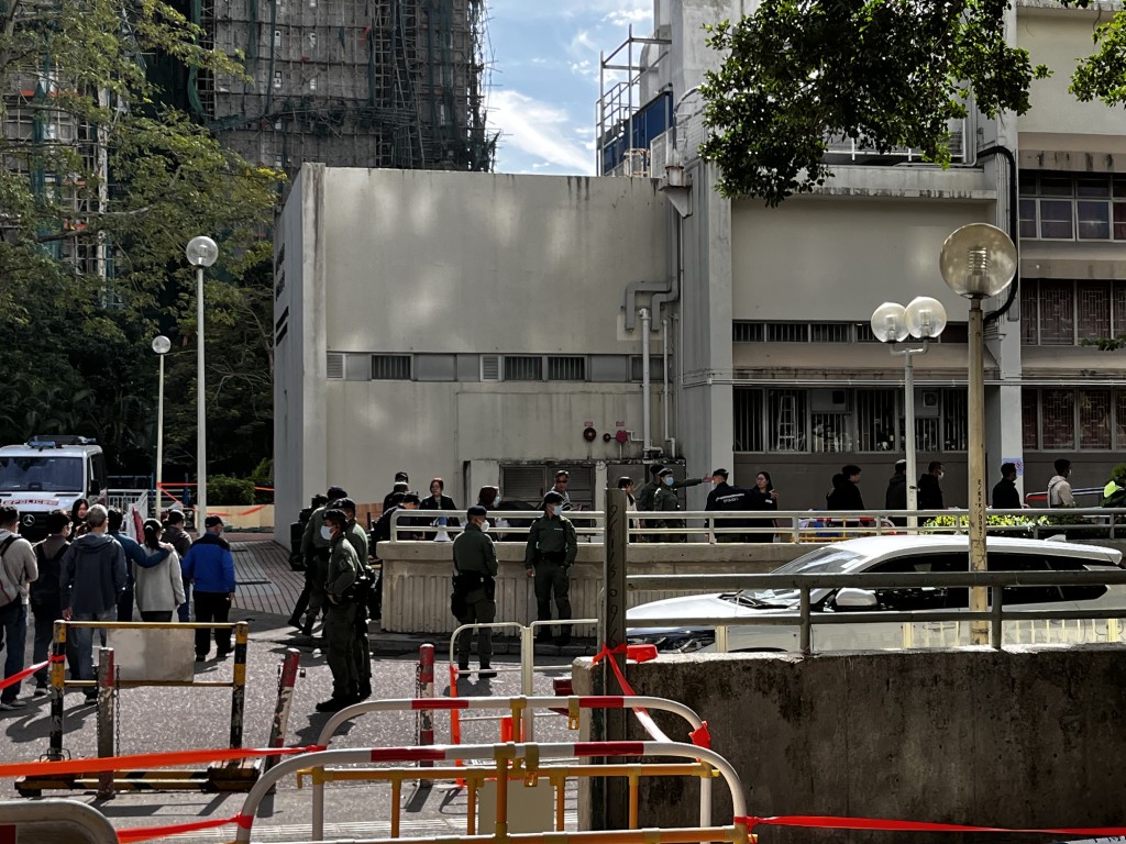 廣福社區中心昨日（27日）被用作認屍間。李健威攝