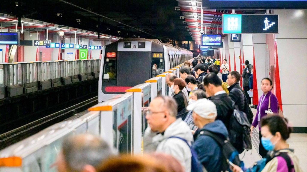 荃灣綫新信號系統首個上班日  港鐵稱列車班次整體運作暢順。