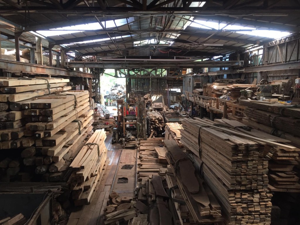 志记鎅木厂作为香港最后的鎅木厂，亦是电影《寒战2》的拍摄场地。志记鎅木厂FB图片