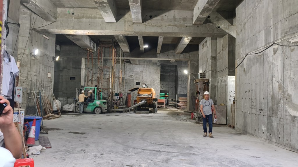 現場為安全街8號一個興建中的地盤。徐裕民攝 現場為安全街8號一個興建中的地盤。徐裕民攝