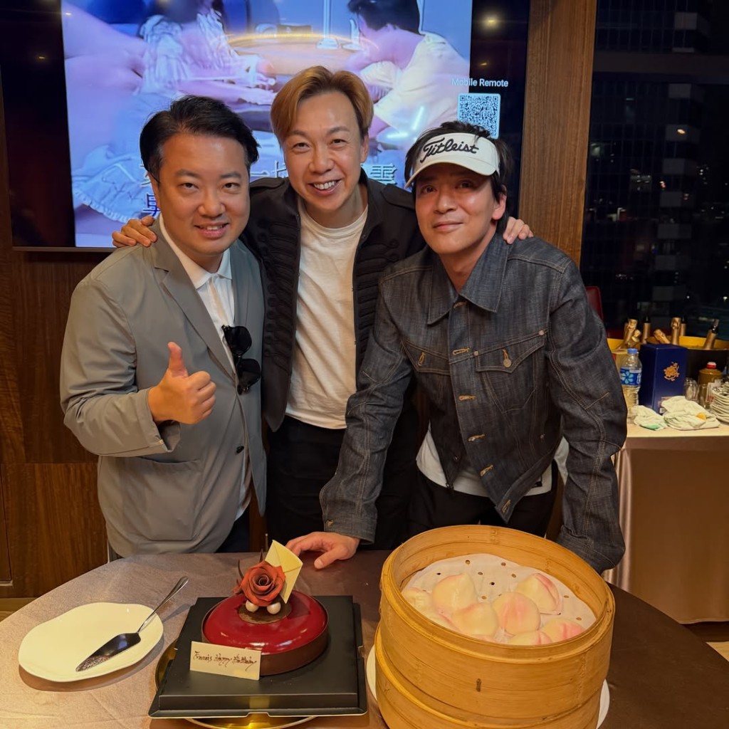 查看鄭紹康5月時分享的生日派對合照，可見有不少名人明星出席。