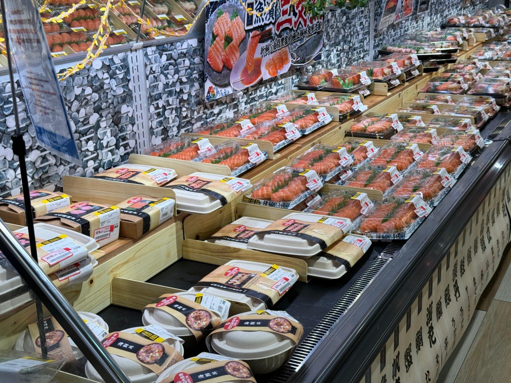 大型日式連鎖超市內售賣的外賣壽司變「盲盒」。陳俊豪攝