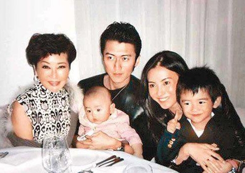 41歲的張栢芝自從同謝霆鋒離婚之後，感情生活一直備受關注。