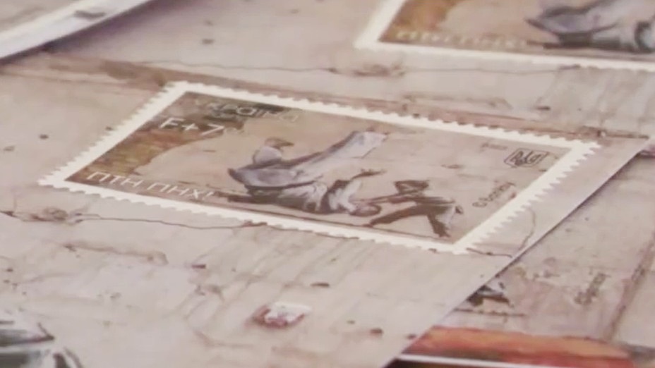 郵票引用英國著名塗鴉藝術家班克西聲援烏克蘭的作品。