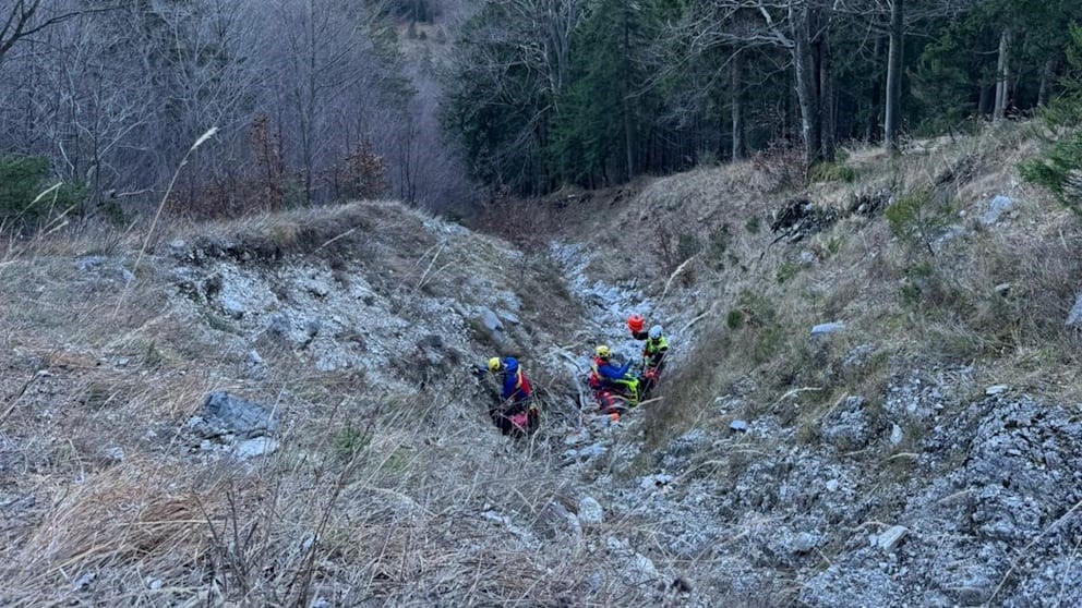 8名缺乏正确装备的中国游客，在德国登山时受困遇险。Bergwacht Schliersee