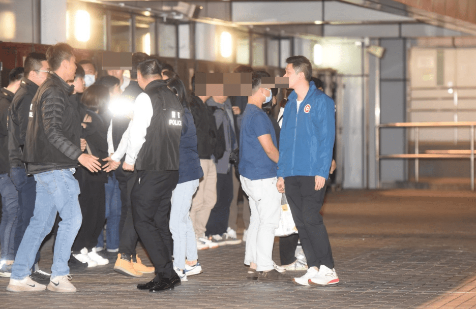 保安局最新成功營救的3男3女被禁錮緬甸港人,其中5人已於晚上順利返港。黃文威攝 保安局最新成功營救的3男3女被禁錮緬甸港人,其中5人已於晚上順利返港。黃文威攝