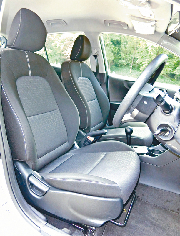 ●布料座椅質感和承托力俱佳。