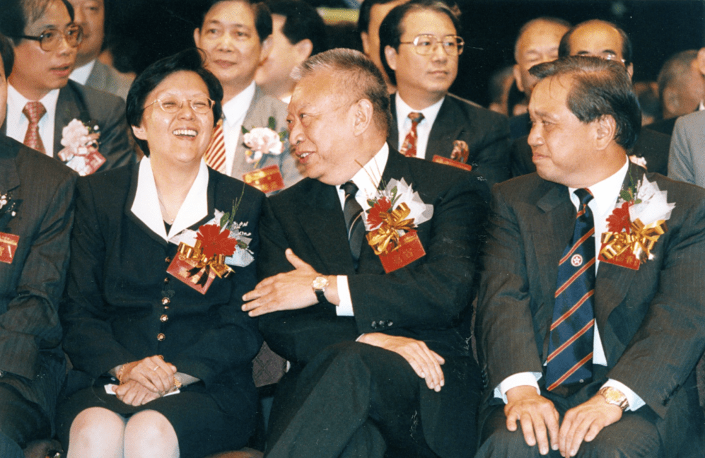 香港首任行政長官、前全國政協副主席董建華逝世，享年89歲。