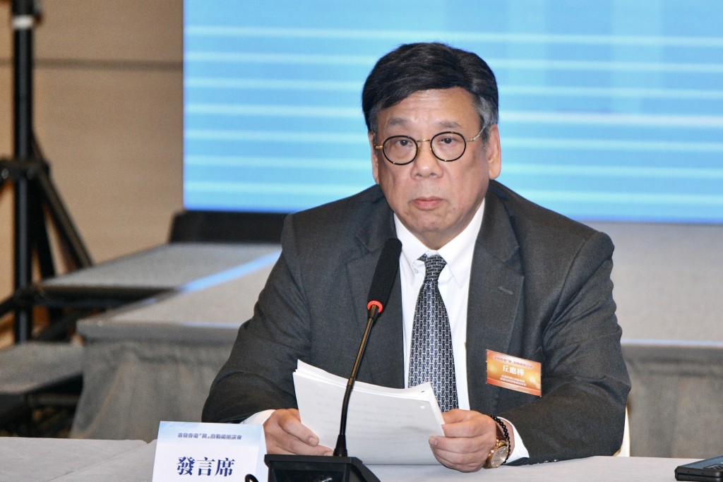商務及經濟發展局局長丘應樺則表示，過去一年，政府全力提升香港作為國際貿易中心地位。盧江球攝