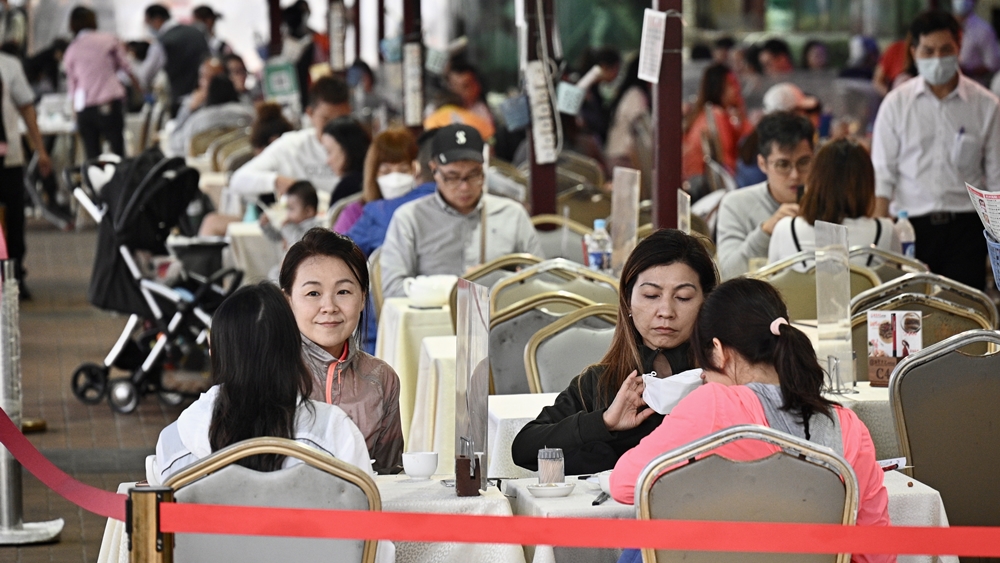 近日市民開始外出活動。資料圖片