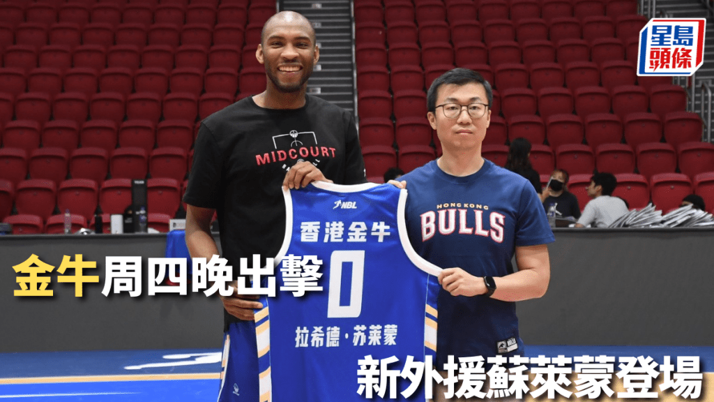 新外援蘇萊蒙登場,與班主錢濤合照。 本報記者攝