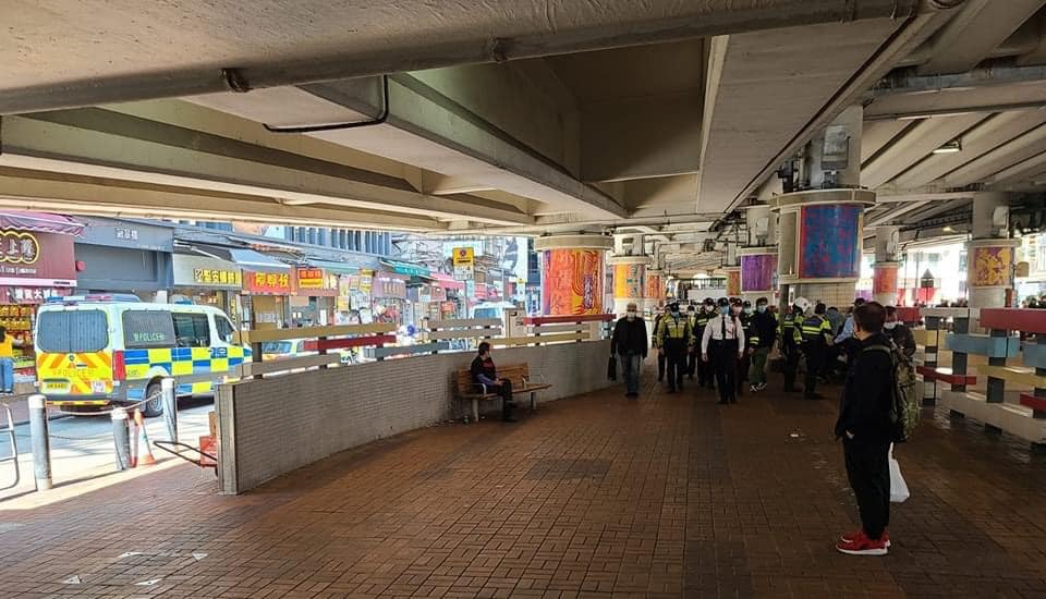 警方在鹅颈桥底高调执法。香港铁骑馆FB