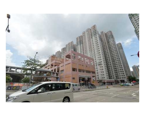 龍門居附近民生配套齊全，吸引區內首置客購入兩房單位。