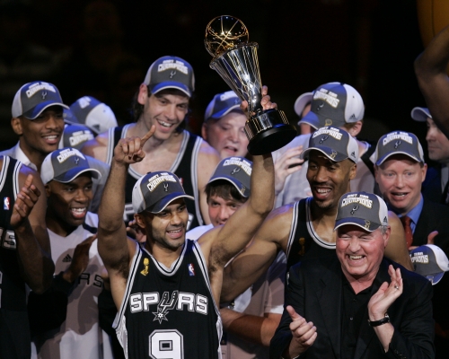 柏加(前)曾率馬刺四奪NBA總冠軍，○七年更榮膺總決賽MVP。AP