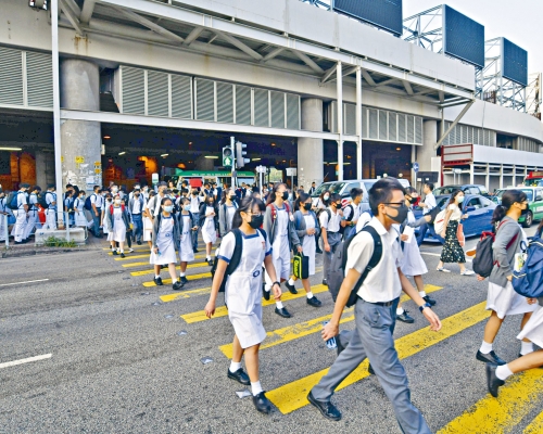 在新冠肺炎影響課程下，學校復課不久又已踏入炎夏。