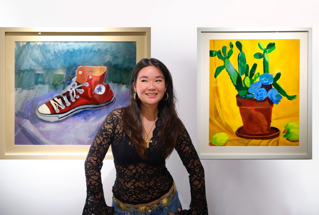 雷耀琪Jamie日前与10位艺术家在香港视觉艺术中心展出70件作品。