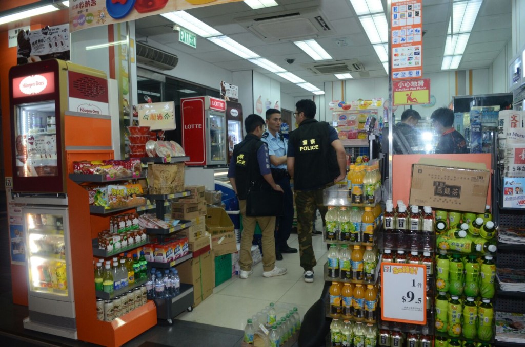 兩南亞漢油麻地便利店外遇劫,失二萬元金鏈現金。