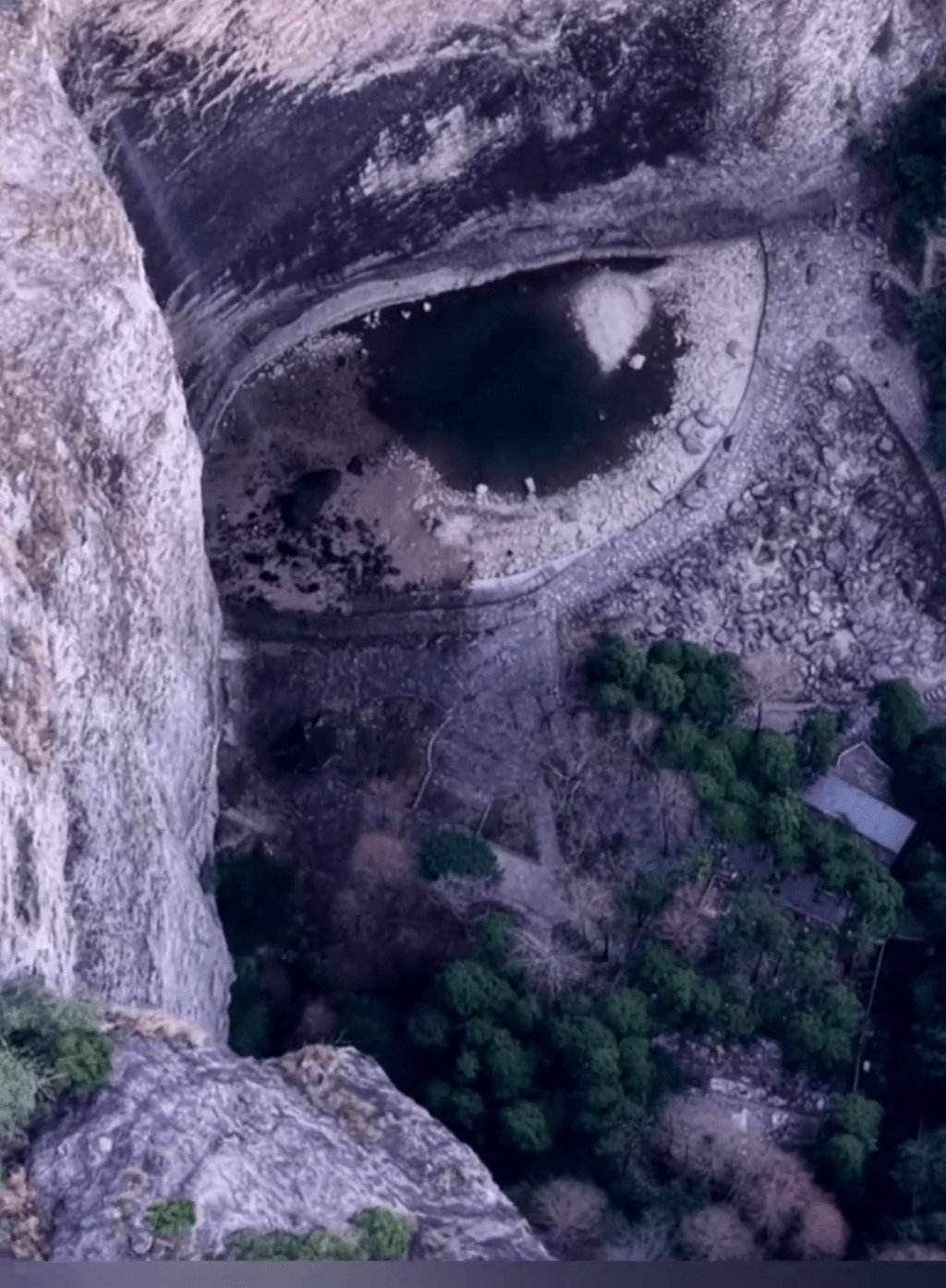 浙江景區驚現「開龍眼」奇觀。 抖音影片截圖