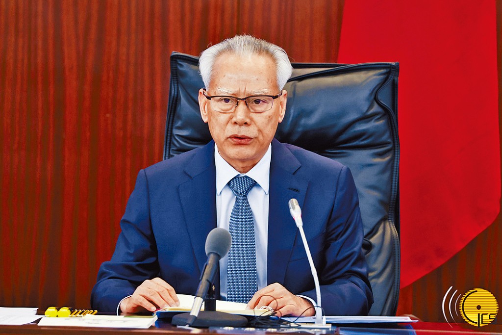 澳門行政長官岑浩輝指,本屆政府堅持把澳門市民利益放在首位,繼續派發現金措施等福利政策。