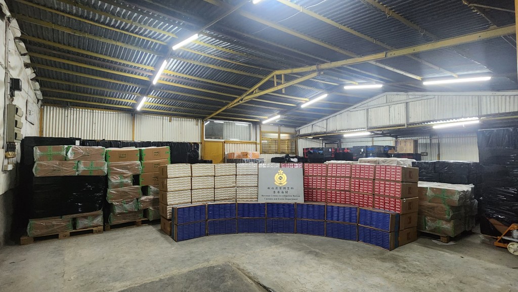 海關元朗連破兩私煙倉 檢6300萬元貨拘一男