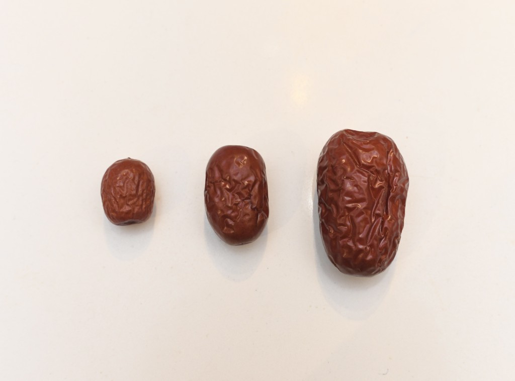 （左起）雞心棗、和田棗、泡棗，雖然三款都是紅棗，但功效與味道截然不同。