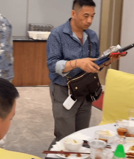 盧海鵬兒子被指舉止陰柔。