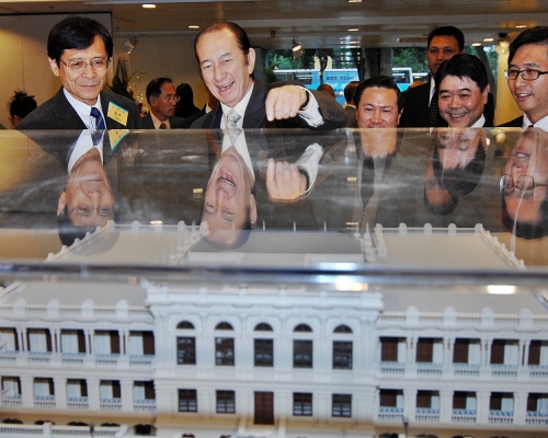 何鴻燊昔日出席皇仁書院歷史展預及開幕禮。資料圖片