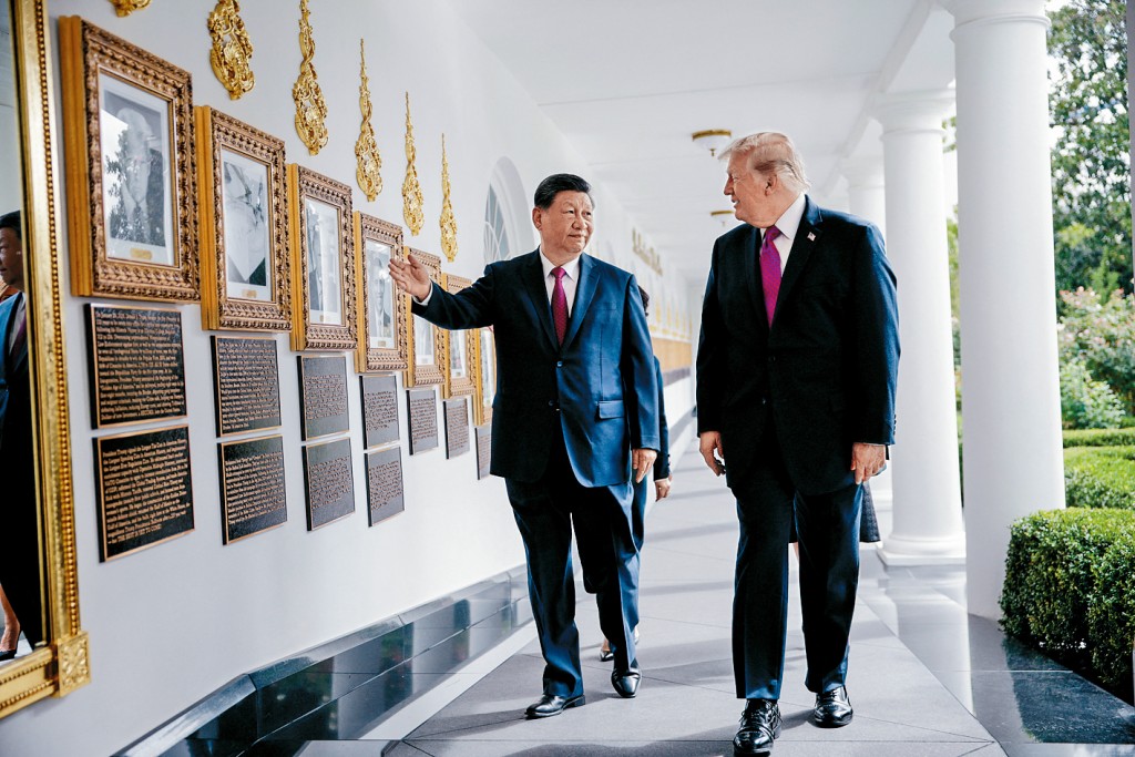 特朗普亲自陪同习近平参观白宫西厢的“总统星光大道”肖像墙。拜登是唯一没有肖像的前总统。
