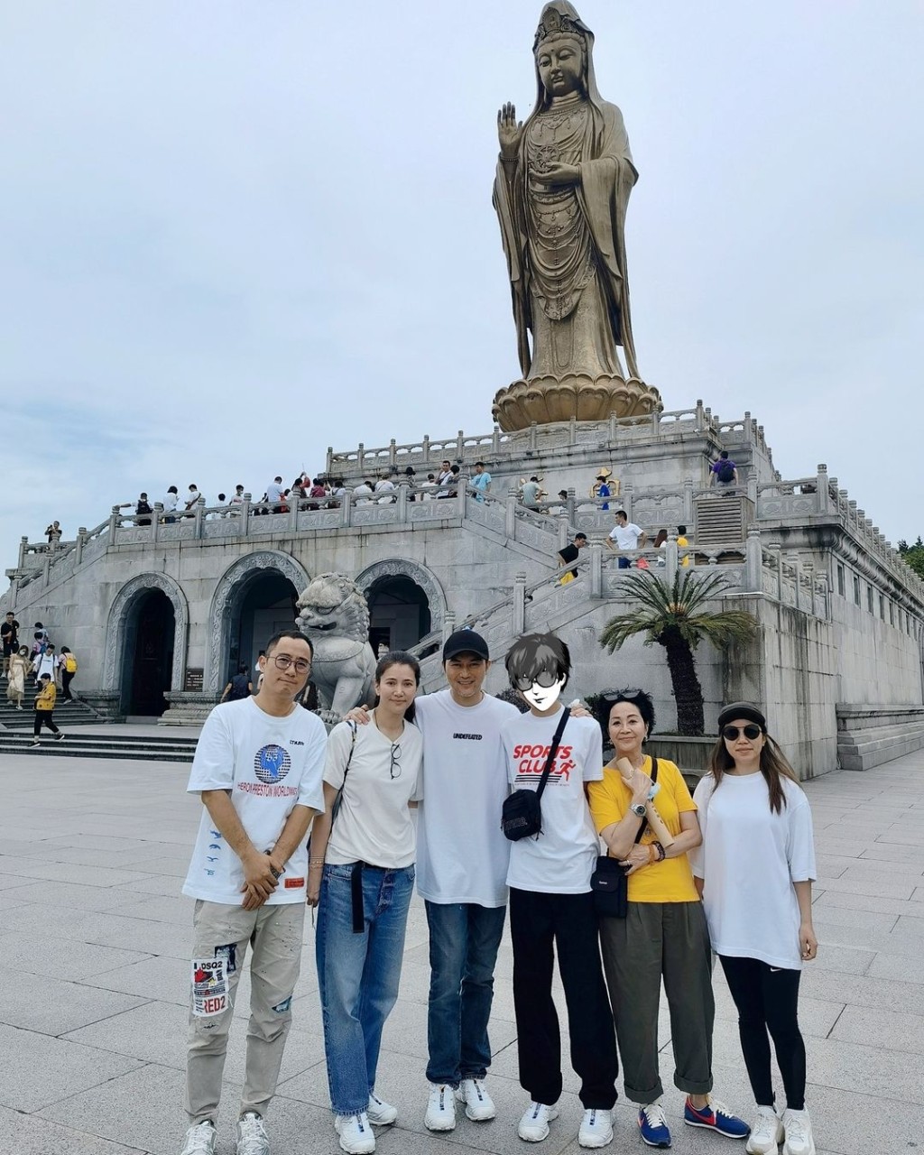 網民說魔童又高又酷,那個臉頭貼對他來說毫無違和感。