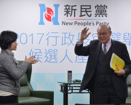 胡官形容自己受新民黨歡迎,獲得很多與會選委的掌聲及讚賞。黃賢創攝