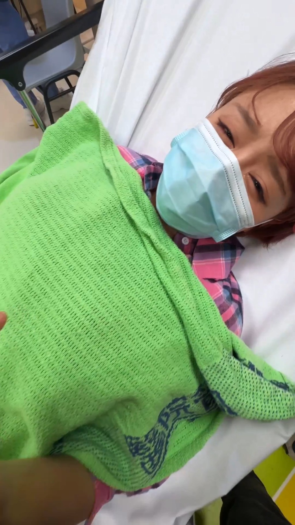 濱崎真緒送院接受治療，被指是「氧氣中毒」。