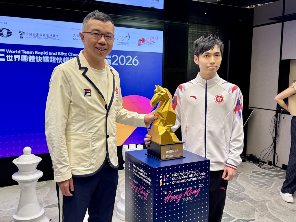 香港棋手林景蔚（左）和何彦希（右）。杨功煜摄