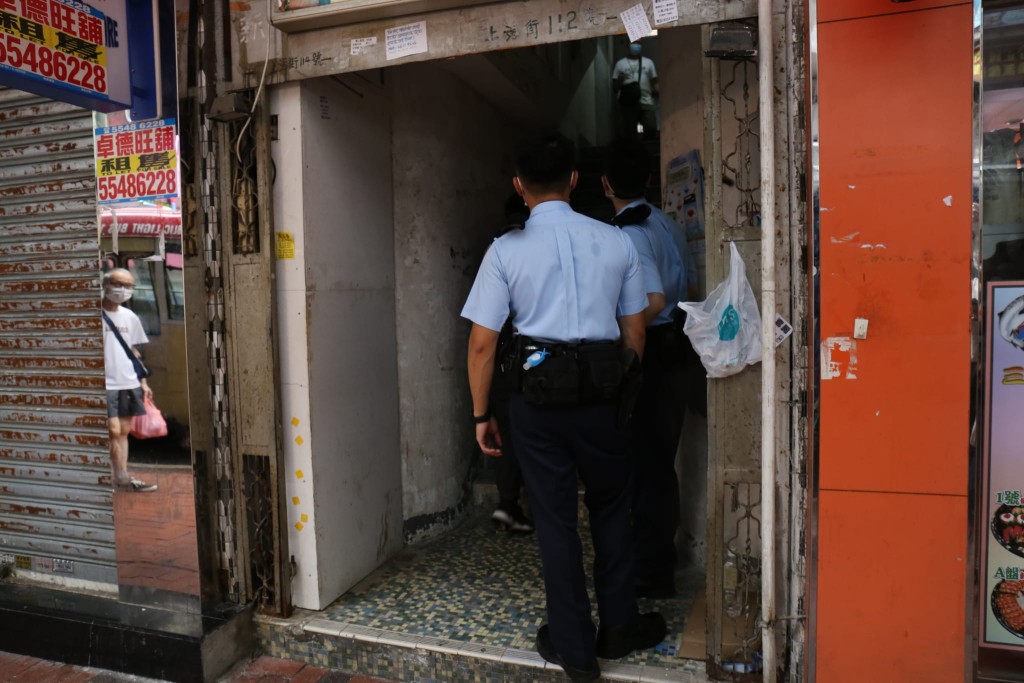警員當場拘捕一名男子。梁國峰攝