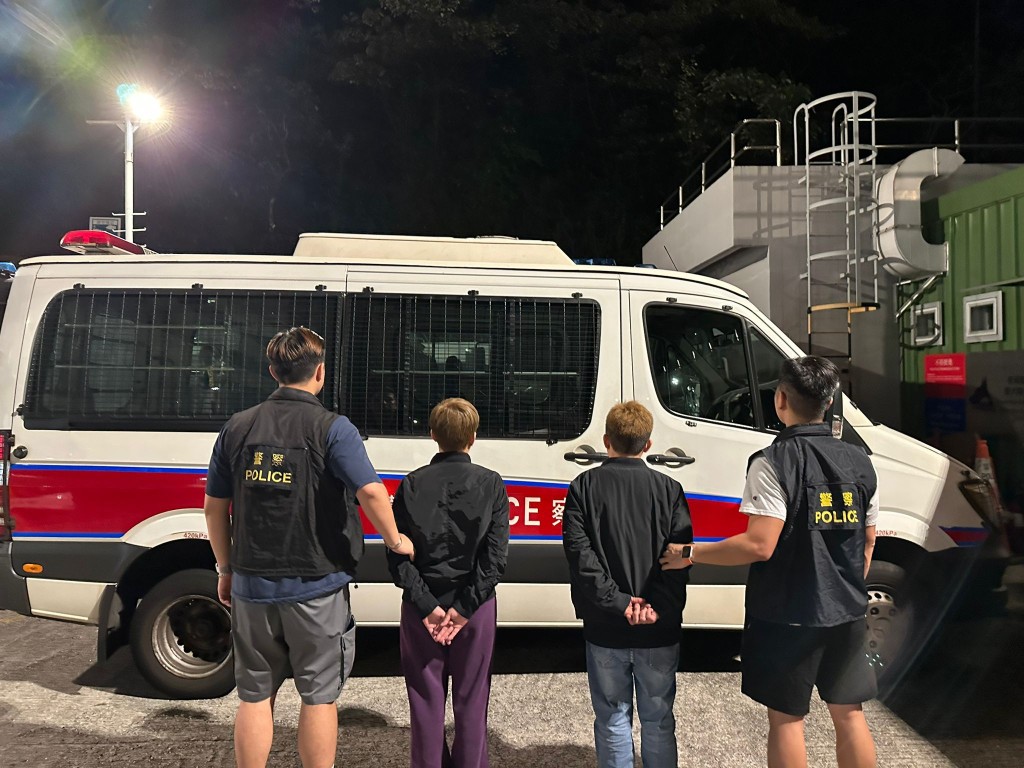 警方拘捕2名女子。警方提供 警方拘捕2名女子。警方提供
