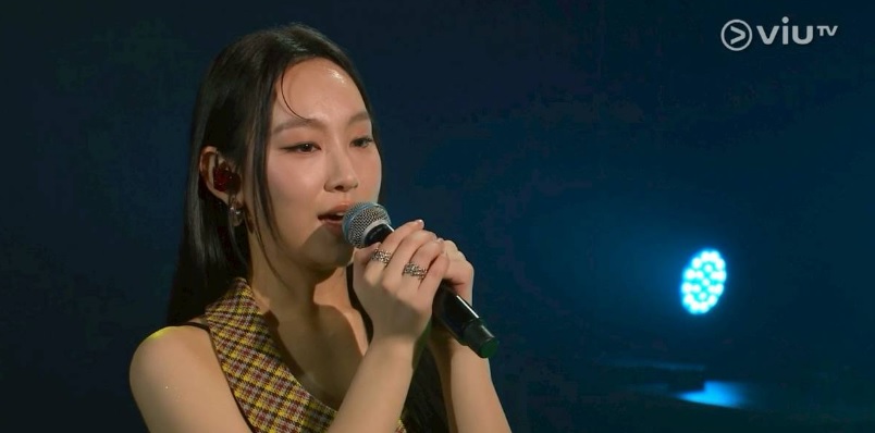 Gigi亮相《Chill Club》唱《风旅》。