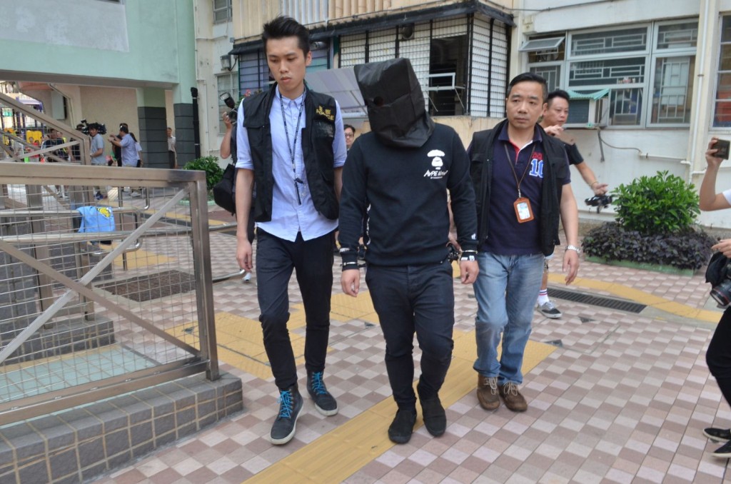 警方於旺角拘捕一名報稱為搬運工人的姓陳男子。