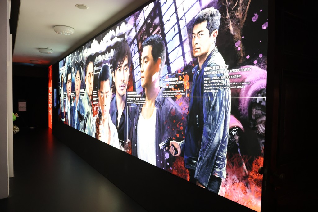 塵阿力8米半 x 兩米3作品，從《邊緣人》到《掃毒》，闡述香港臥底電影的發展軌跡。