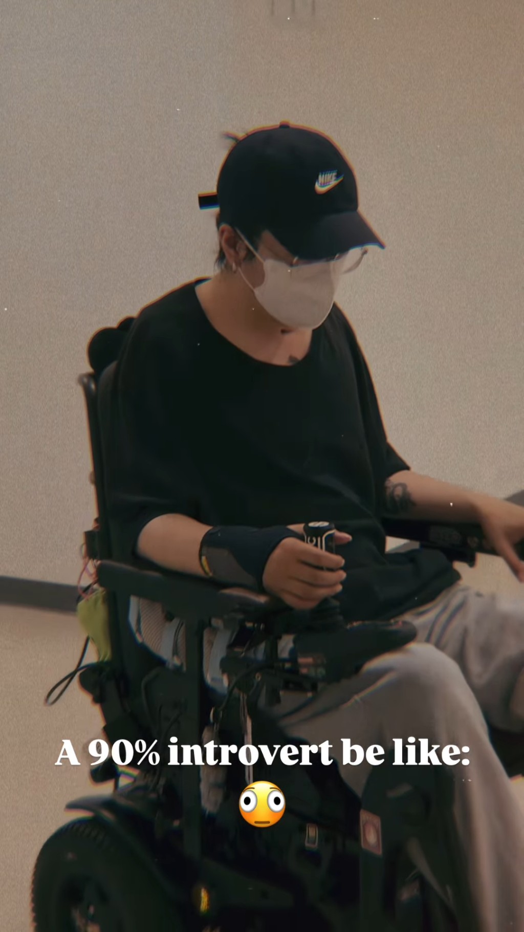 阿Mo成功解鎖操控電動輪椅。