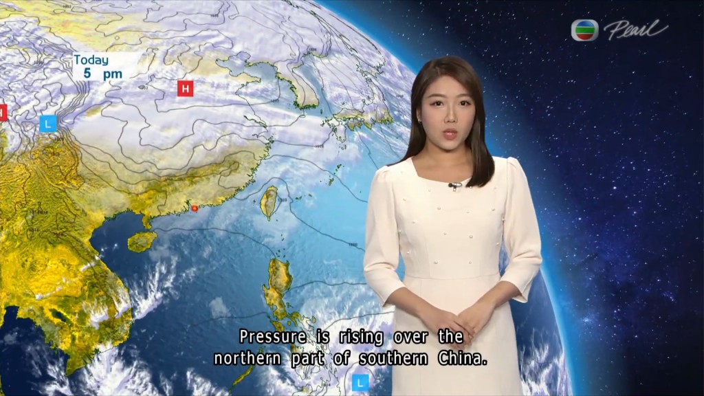 譚詩雅間中會為明珠台報天氣。