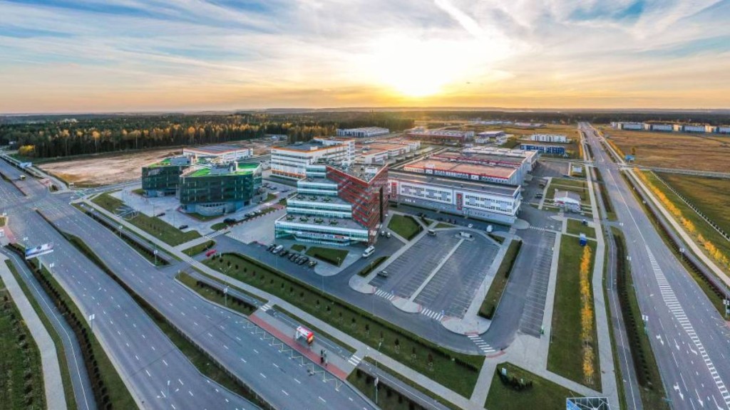 「一帶一路」國家已成中國貿易順差的主要來源。圖為中國白俄羅斯的工業園區。