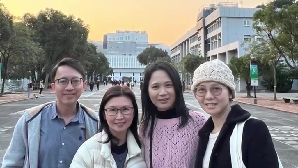 容樹恒醫生在鏡頭前淚崩，憶述當時面臨是否為她插喉的兩難抉擇。