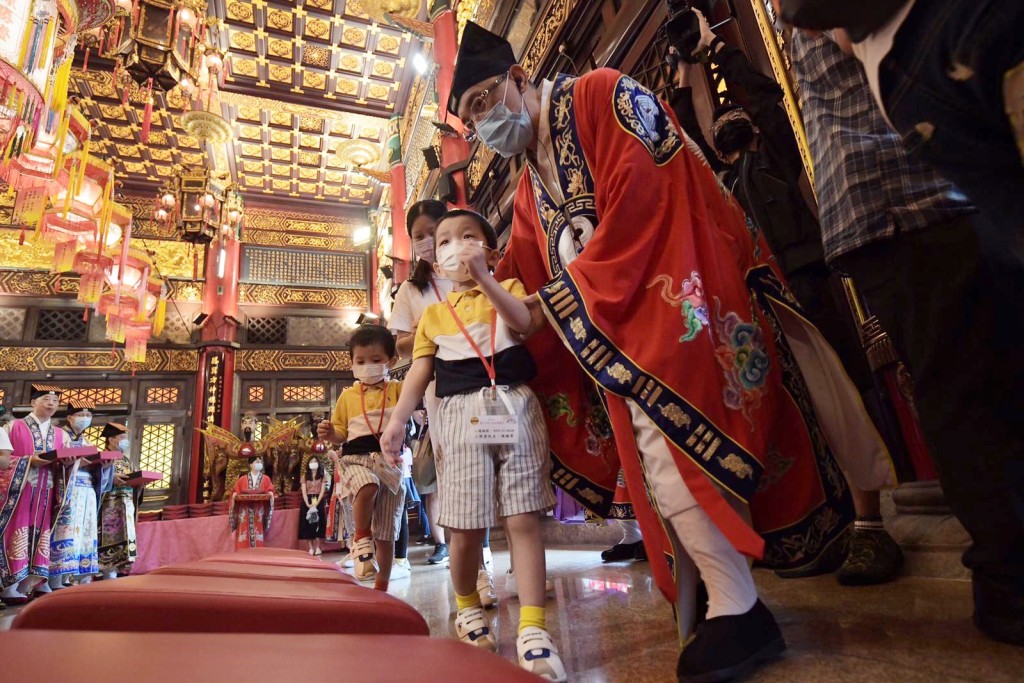 嗇色園舉辦黃大仙師上契結緣儀式。