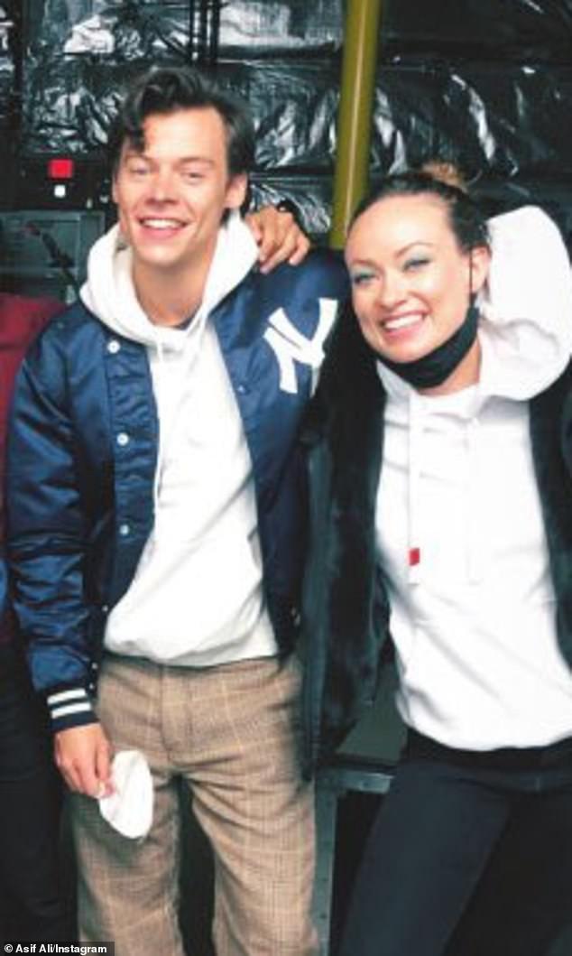 Harry曾與女星奧莉花懷特拍拖。,