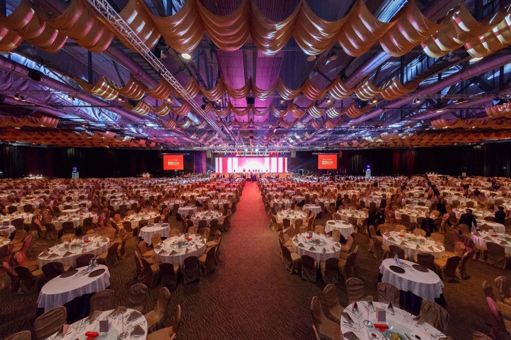 全港最大的室內會議及宴會廳AsiaWorld-Summit，可舉辦多達360檯筵席。