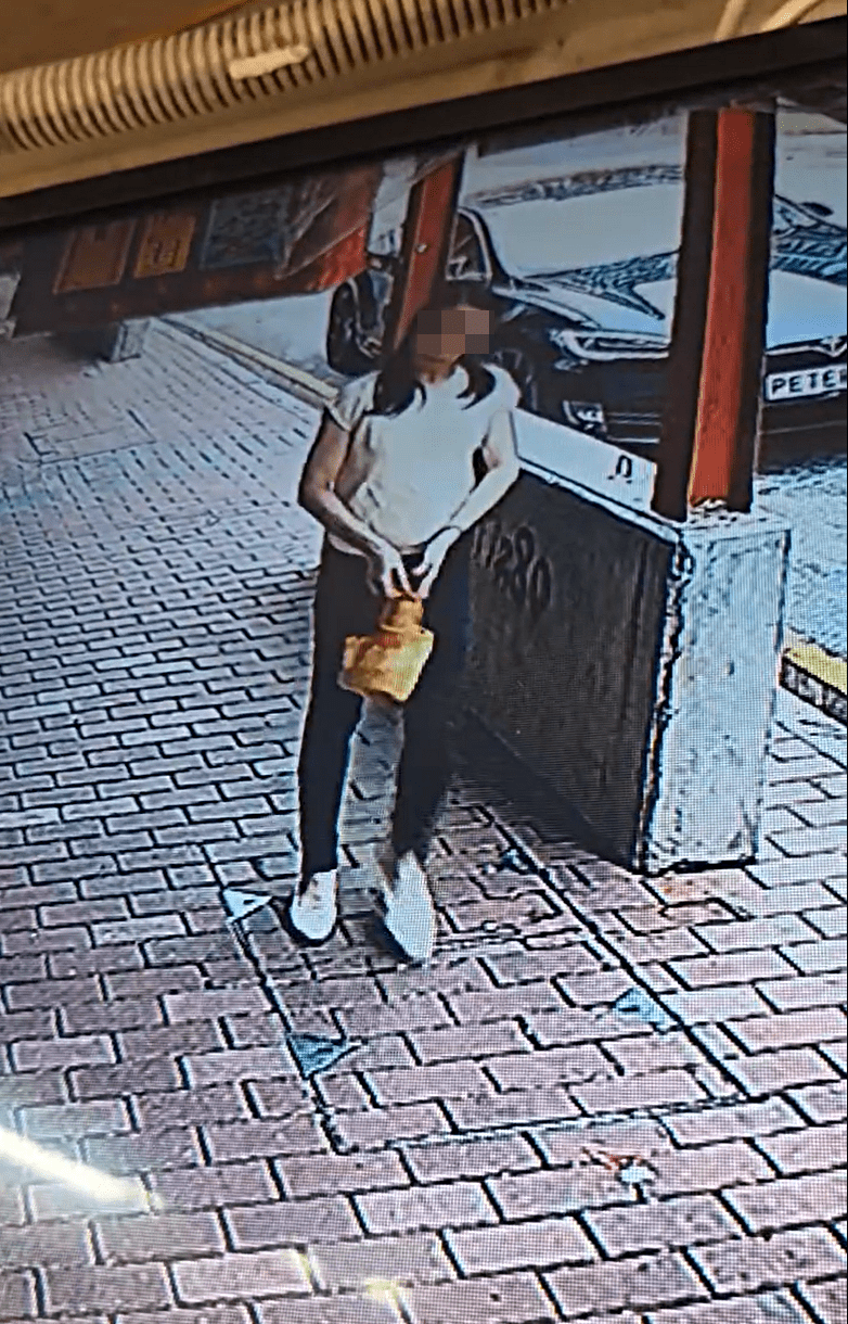 女子偷紙紮過程。fb： Cary Chan