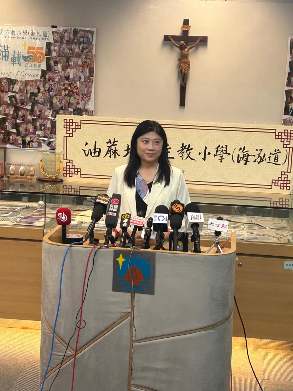 油蔴地天主教小學(海泓道)陳淑儀校長籲「叩門」前務必三思。(圖片來源:《親子王》) 油蔴地天主教小學(海泓道)陳淑儀校長籲「叩門」前務必三思。(圖片來源:《親子王》)
