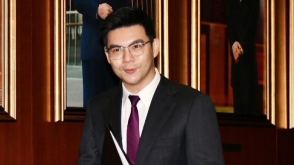 身兼北區區議員的新界北立法會議員譚鎮國,連任北區防火委員會委員。 身兼北區區議員的新界北立法會議員譚鎮國,連任北區防火委員會委員。